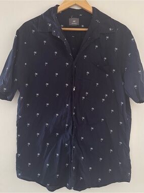 H&M Navy Short-Sleeve Button-Up Shirt with White Palm Print